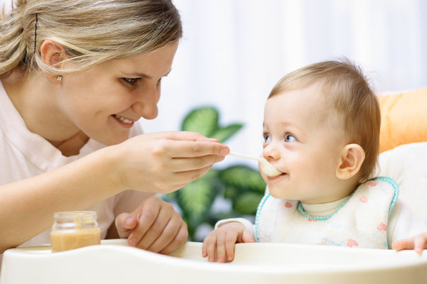 çocuk bakici ve oyun ablasi